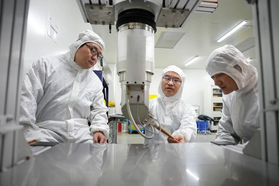 【世界光谷·追光者】華工科技研發(fā)團隊：連坐6年冷板凳造出“激光微雕師”，可幫助C919飛機發(fā)動機降溫