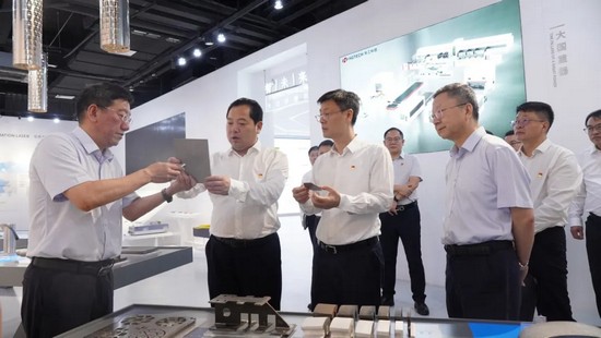 武漢理工大學黨委書記孟芳兵、校長王發(fā)洲一行到訪華工科技