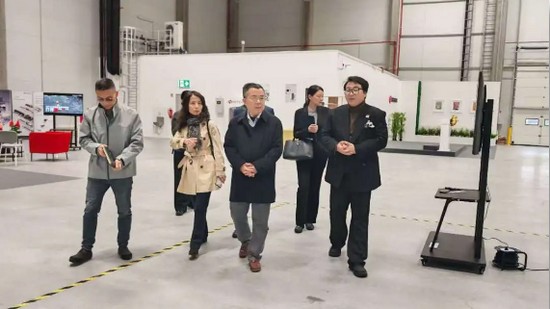 駐匈牙利大使龔韜調(diào)研華工激光歐洲展示中心，走進(jìn)首家“激光智造4S店”